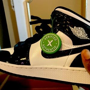 Black and white mids from stock x size 5 in kids just bought